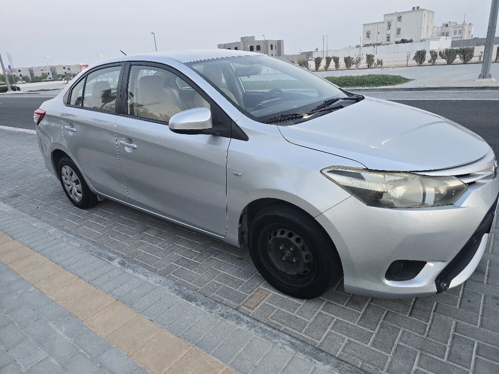 family use model 15 Toyota Yaris - 3
