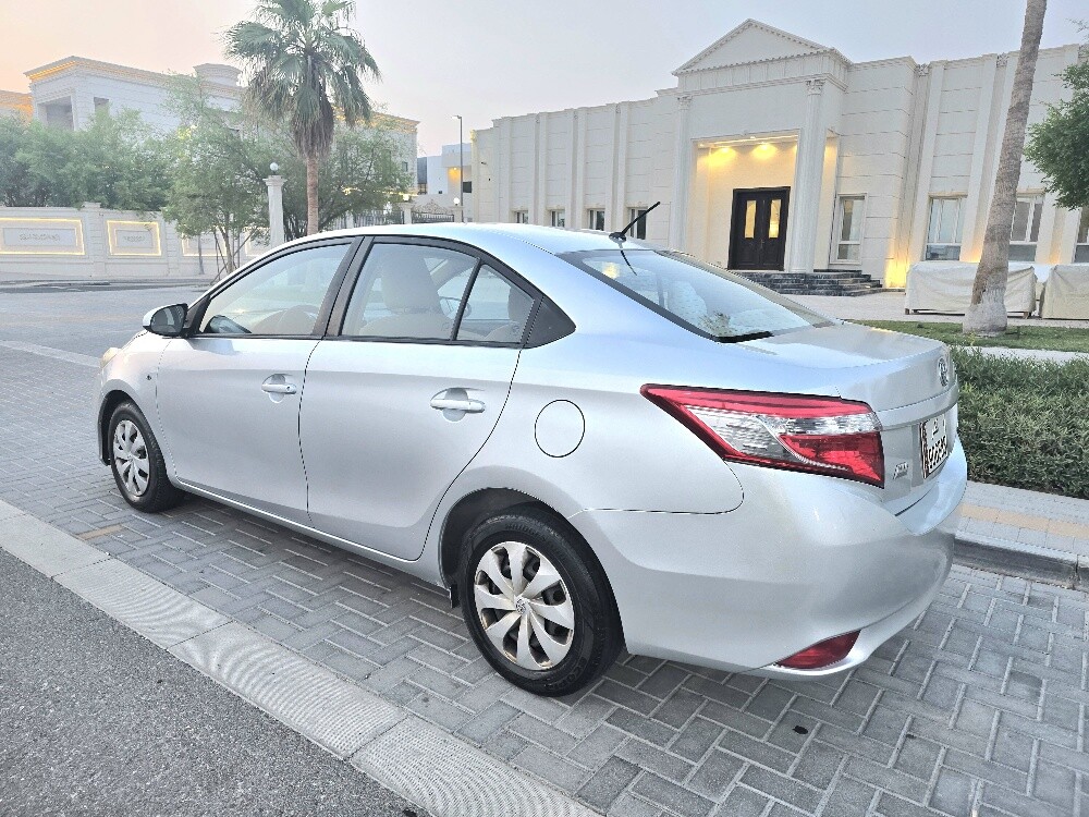 family use model 15 Toyota Yaris - 5