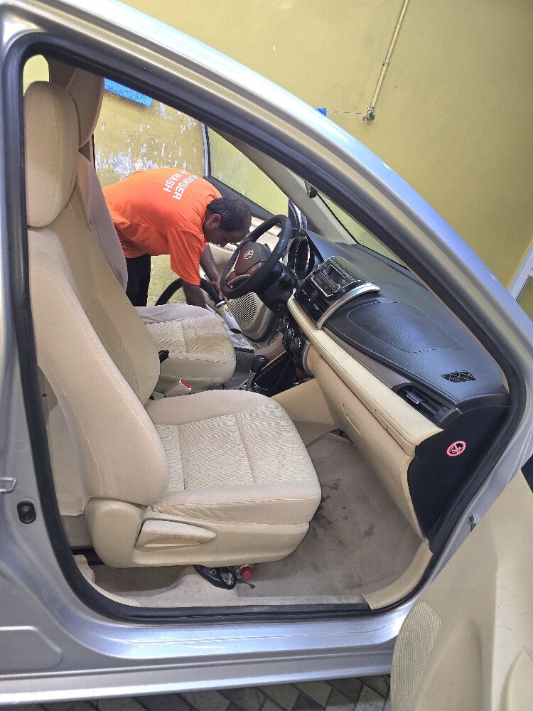 family use model 15 Toyota Yaris - 9