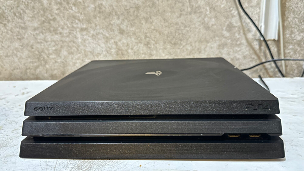 play Station 4 Pro - 2