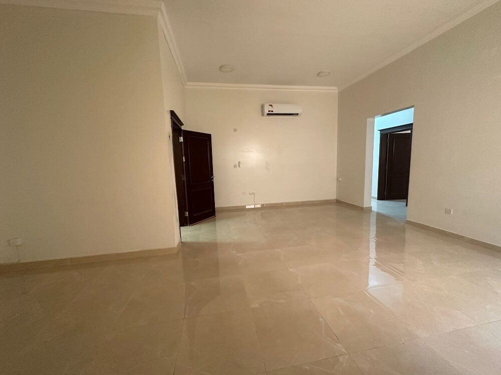 Apartment for rent in Umm Al Amad, - 6