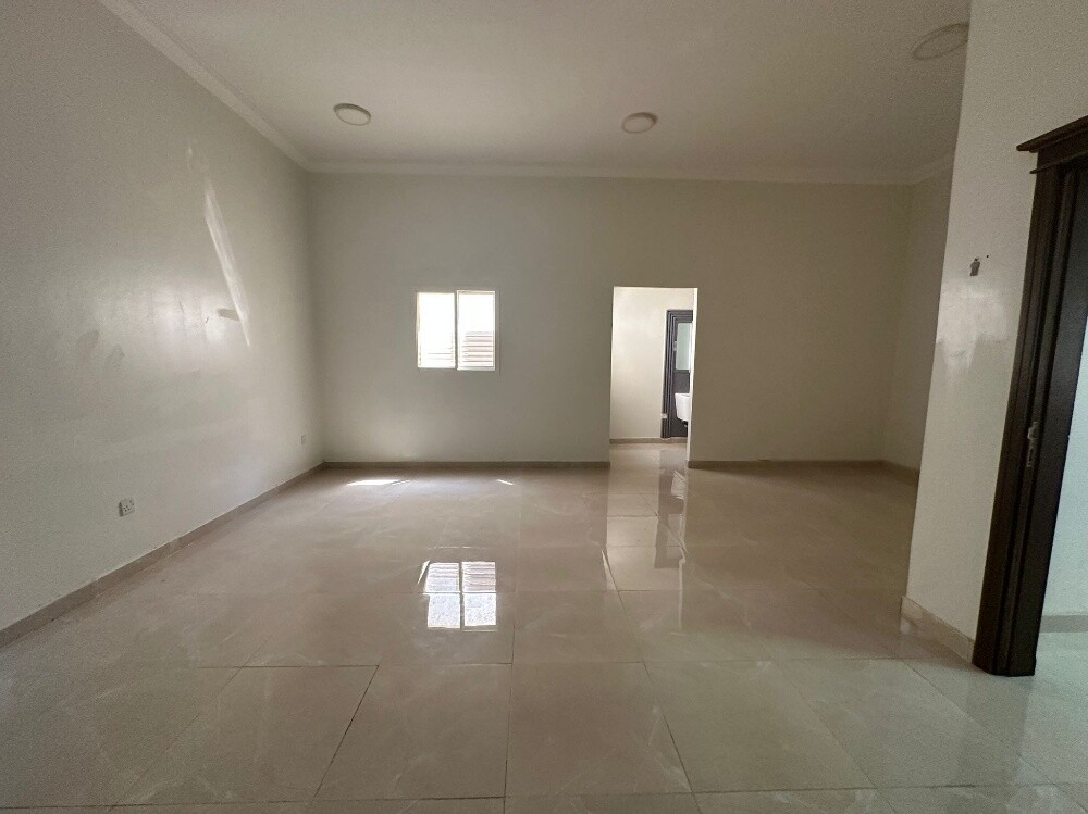 Apartment for rent in Umm Al Amad, - 11