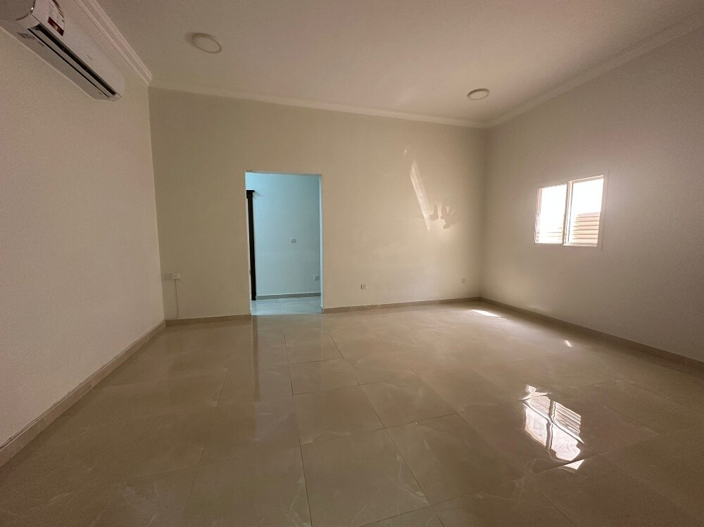 Apartment for rent in Umm Al Amad, - 10