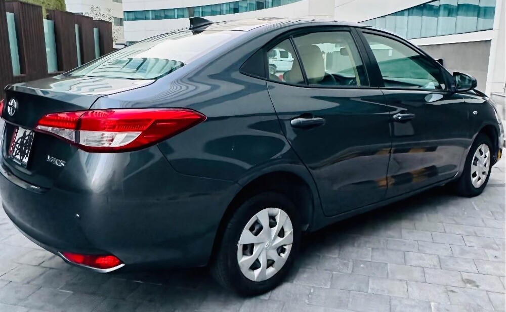 Low kms. Mint condition Yaris - 3