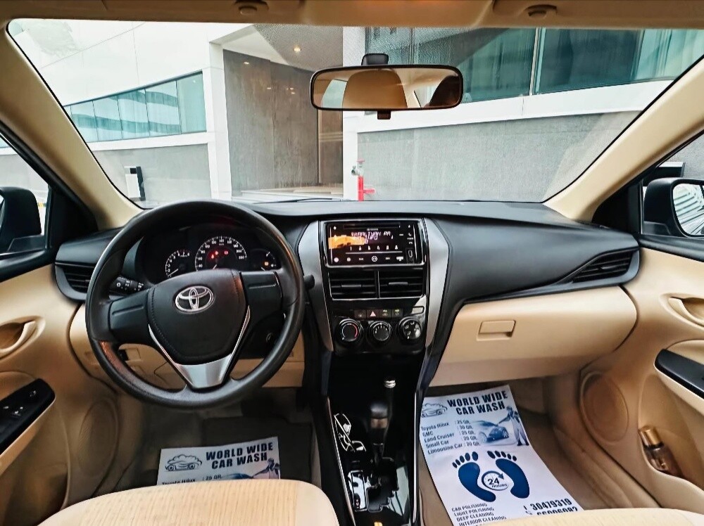 Low kms. Mint condition Yaris - 4