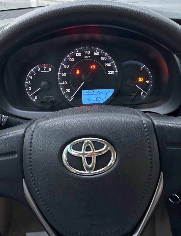 Low kms. Mint condition Yaris - 7