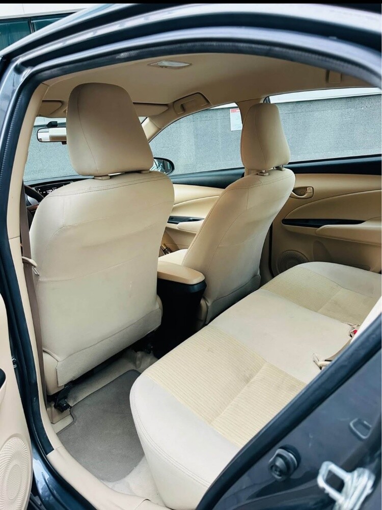 Low kms. Mint condition Yaris - 8