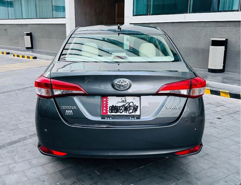Low kms. Mint condition Yaris - 5