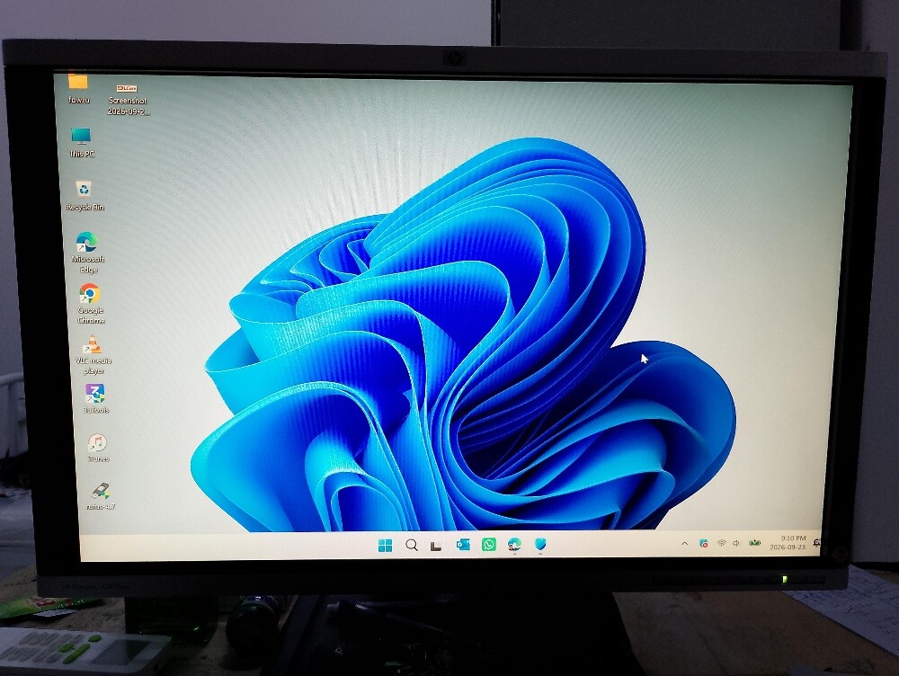 LCD MONITOR 24 inc - 1
