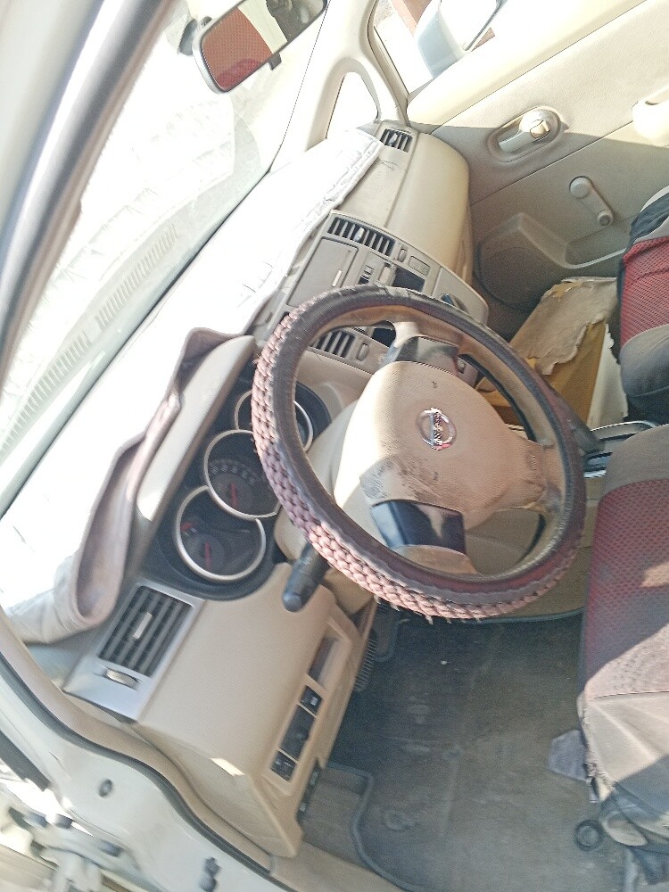 Nissan tida All parts available - 3