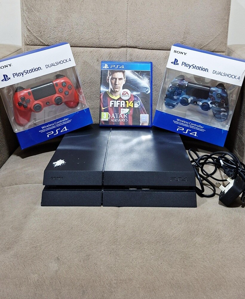 Ps4 with 2 new controller - 2