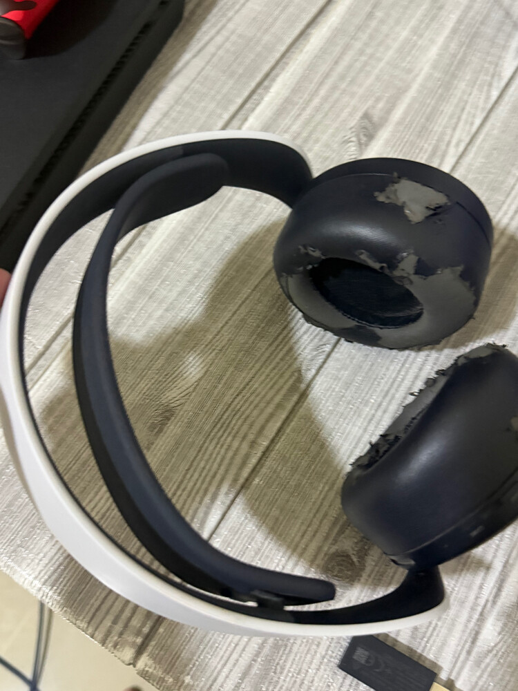 Pulse 3D headset from PlayStation  - 4