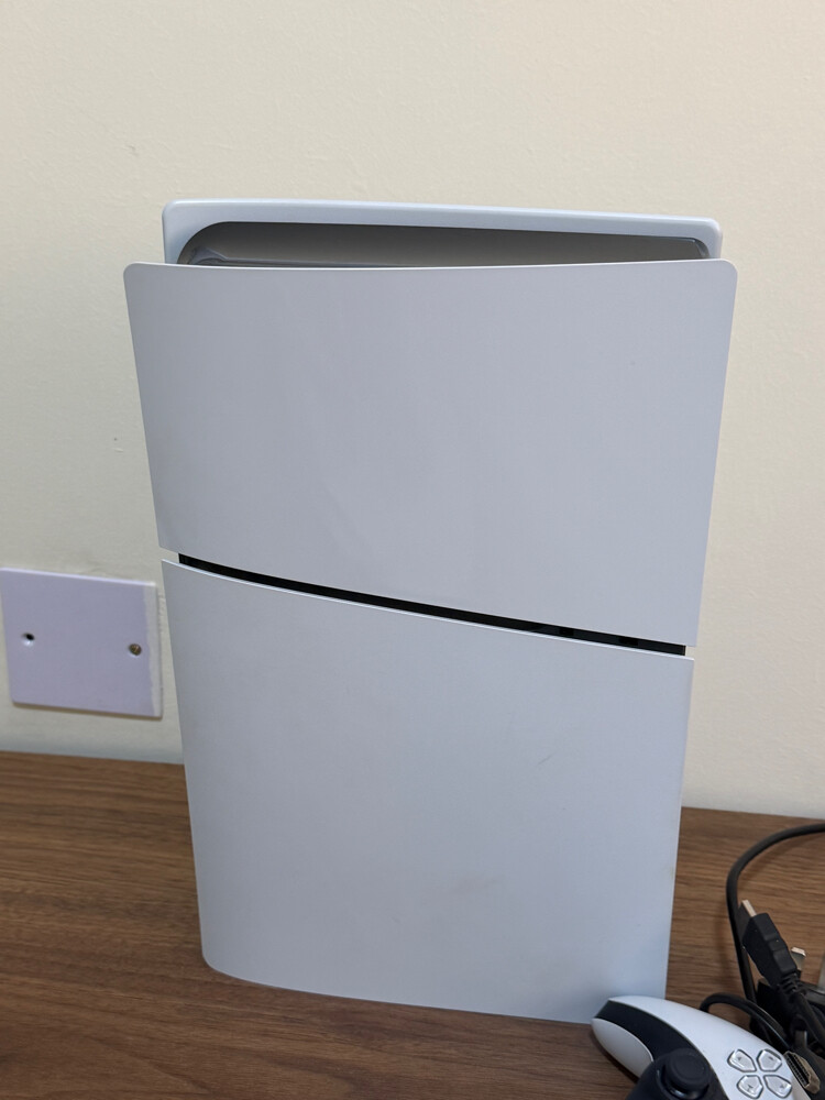PlayStation 5 slim edition 1TB  - 5
