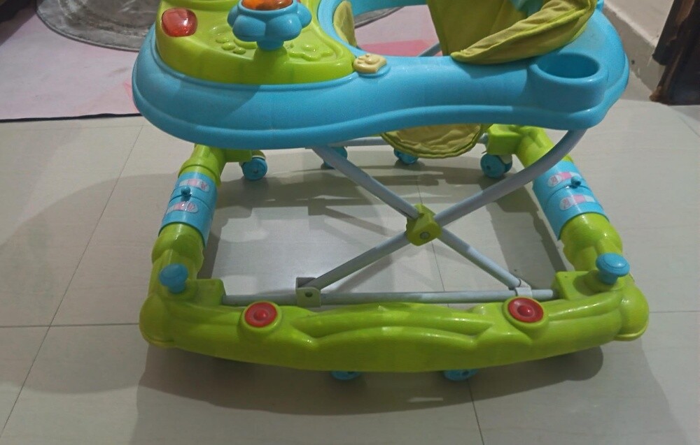 عربايه اطفال و دمى - 1