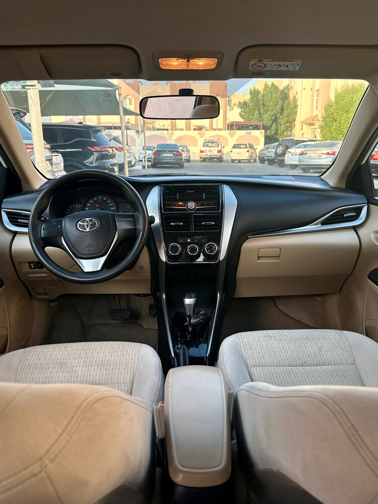 TOYOTA YARIS - 8