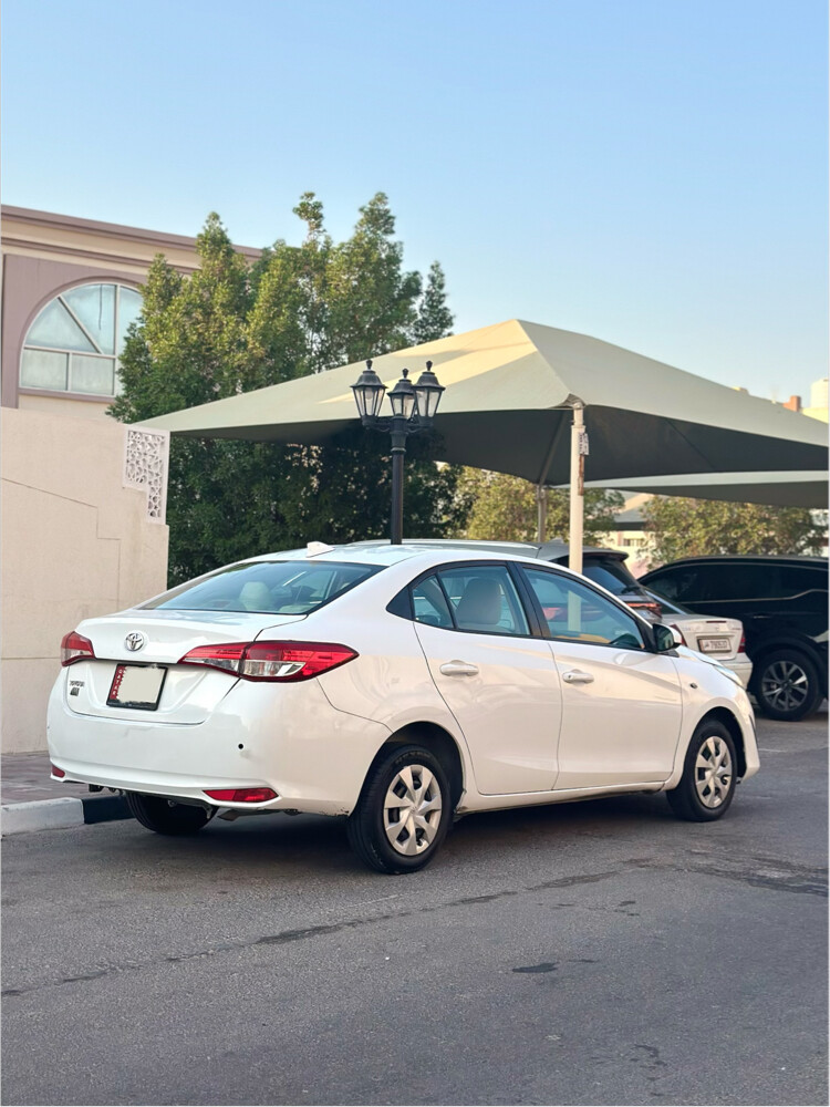 TOYOTA YARIS - 2