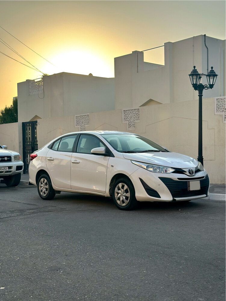 TOYOTA YARIS - 1