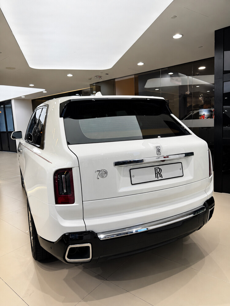 FOR SALE: Rolls Royce Cullinan Silver Badge - 2