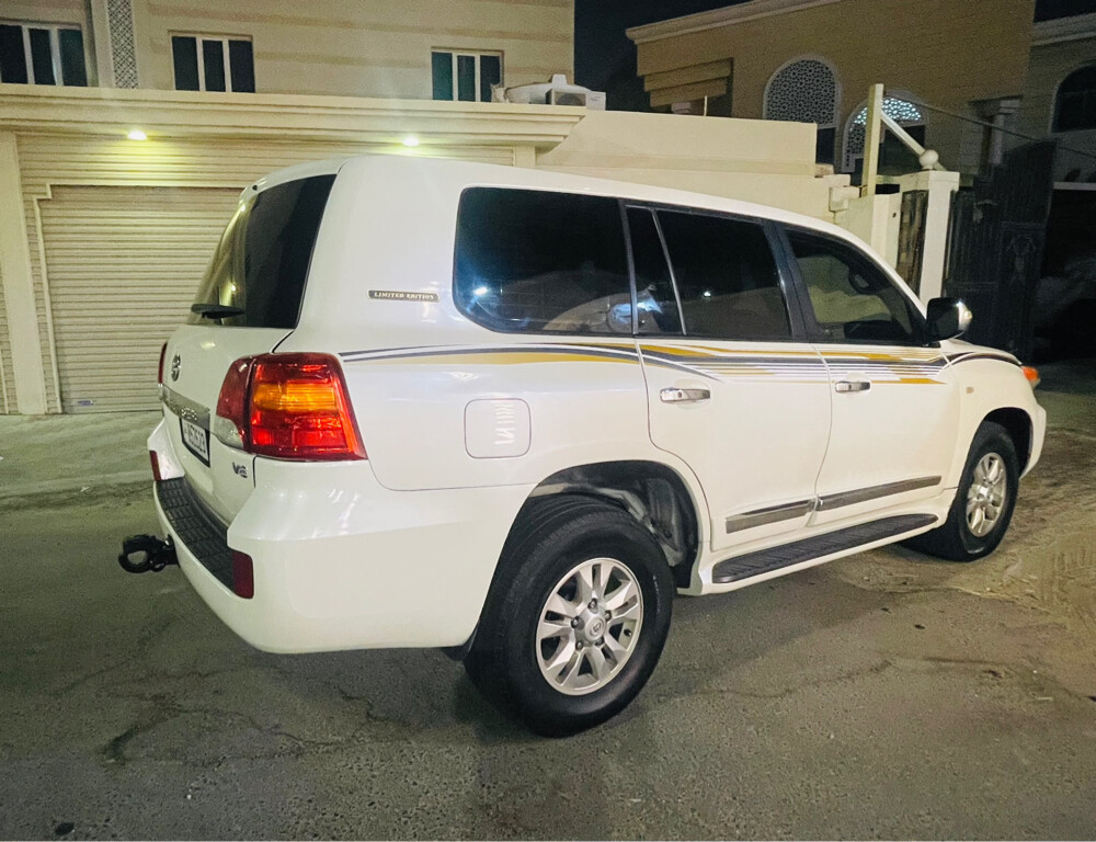 Land Cruiser V8 VXR 4.7 2009 Model - 3