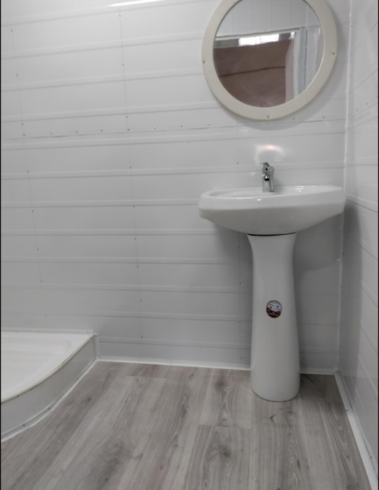 cabin toilet kitchen - 4