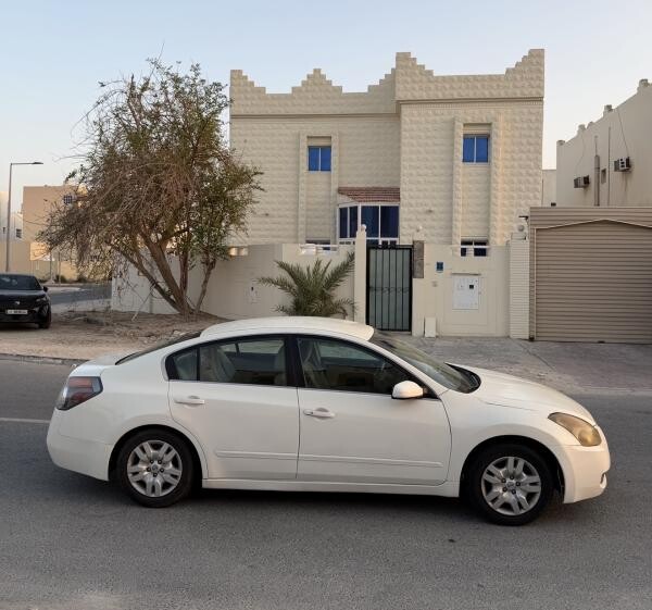 Nissan Altima For Sale. - 2