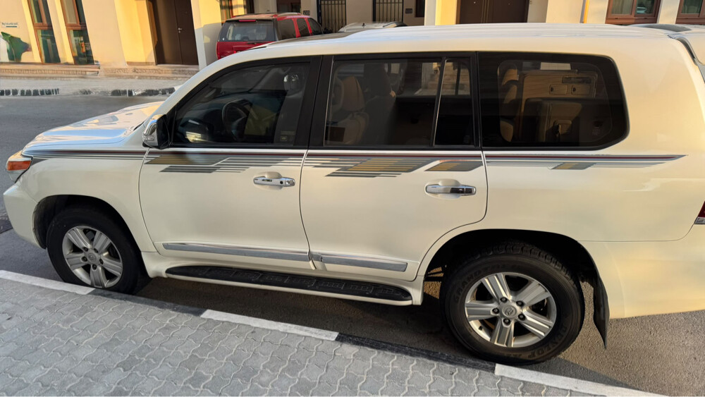 Land Cruiser GXR - 3