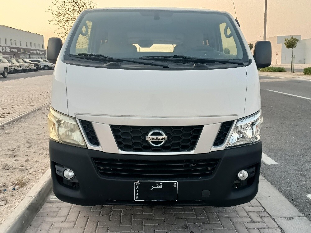 Nissan Urban - 2