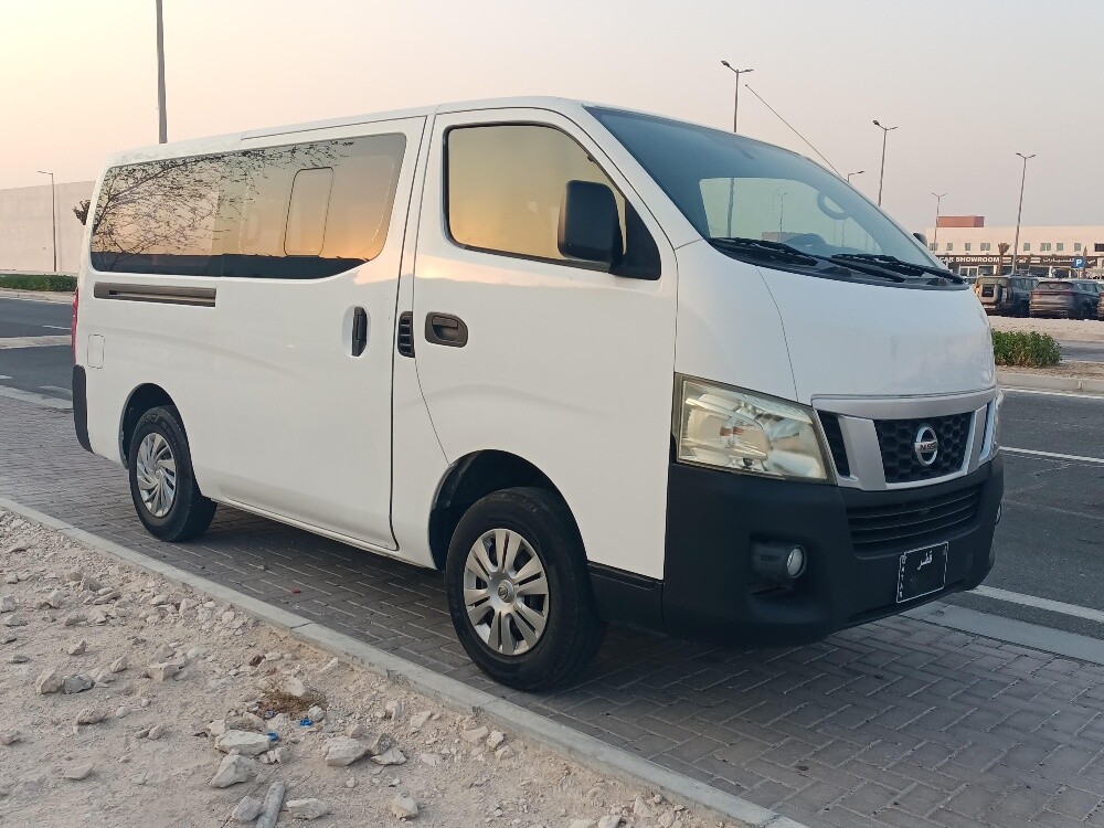 Nissan Urban - 1