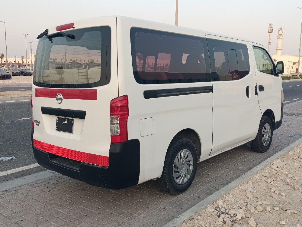 Nissan Urban - 3
