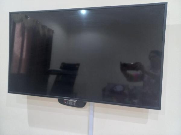 SAMSUNG SMART TV 43 INCH - 1