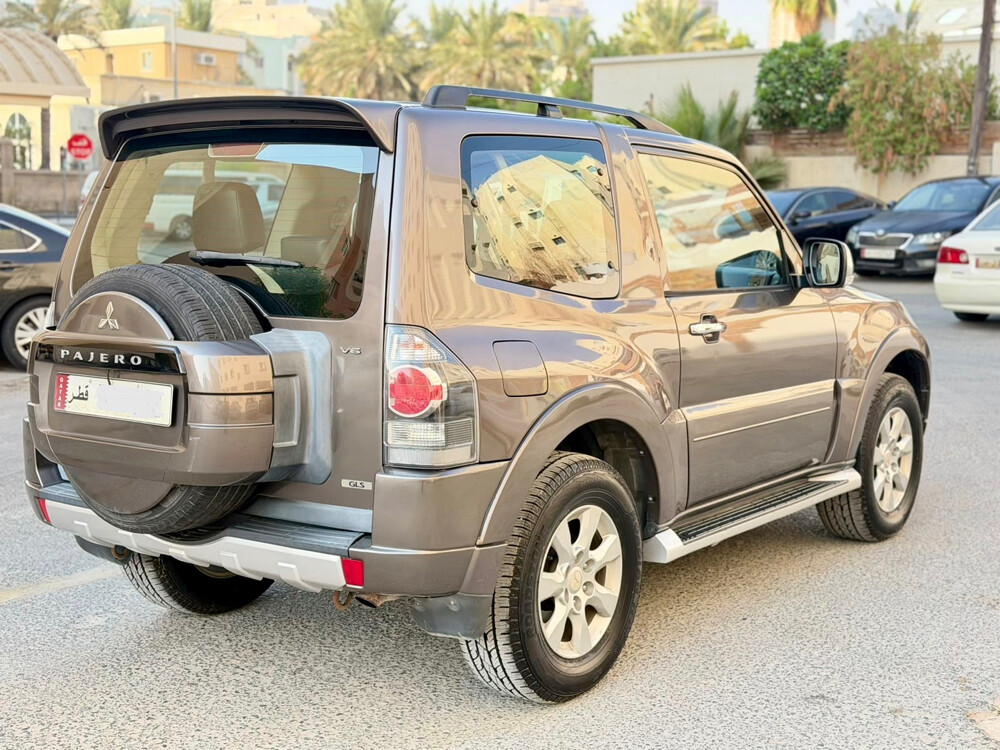2015 Pajro 2 Door full option  - 4