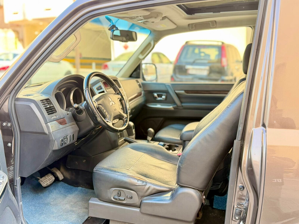 2015 Pajro 2 Door full option  - 5