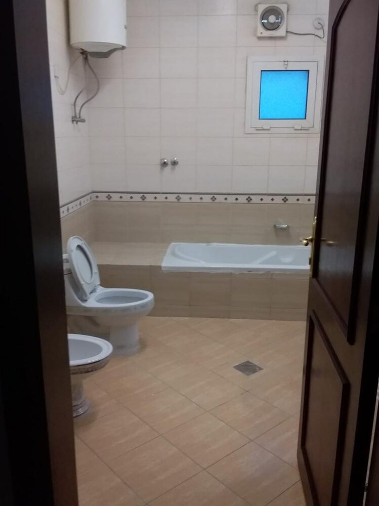 vill for rent in ain khalid - 3