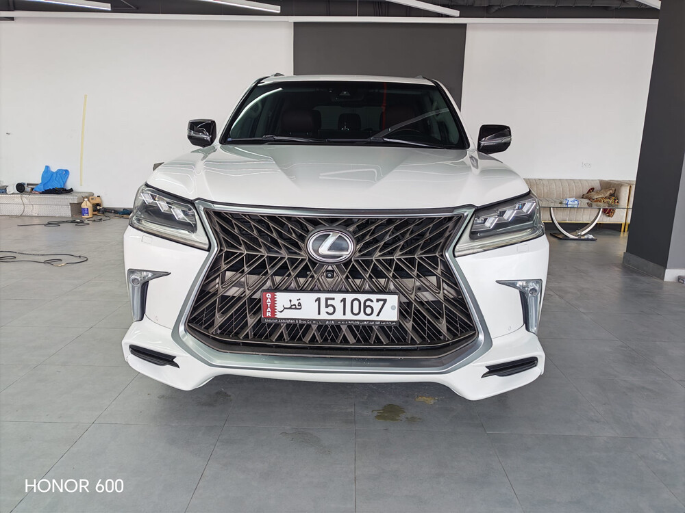 Lexus 2018 white  - 1