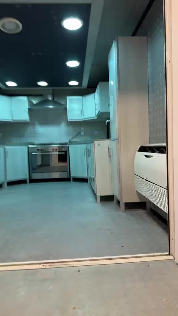 للبيع كبينة مطبخ وحمام واستور 7/3 - 9