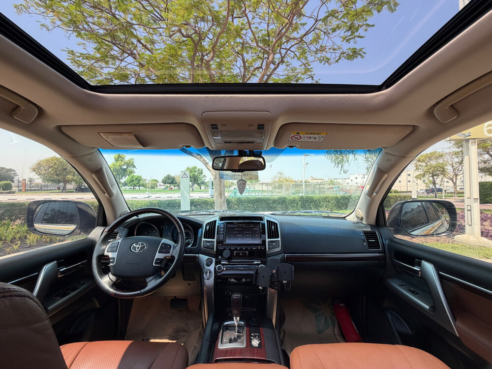 Toyota Land Cruiser VXR Premium - 12