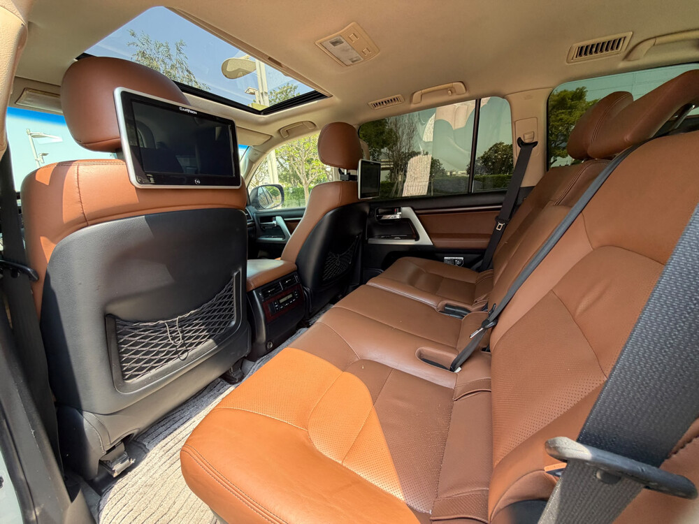 Toyota Land Cruiser VXR Premium - 9