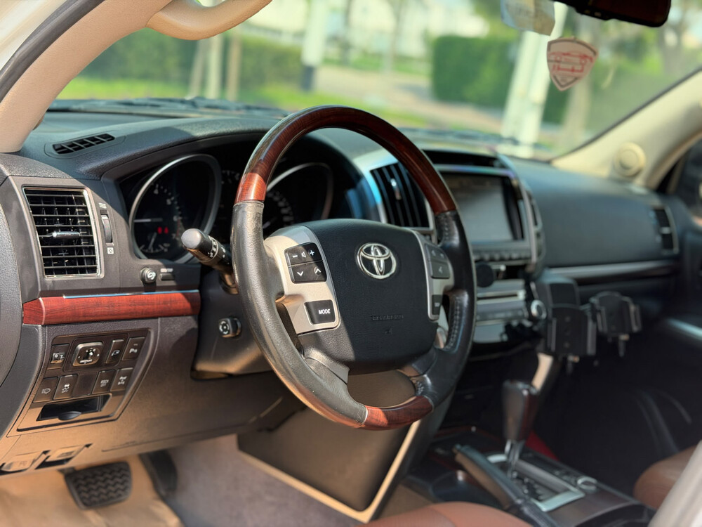 Toyota Land Cruiser VXR Premium - 8
