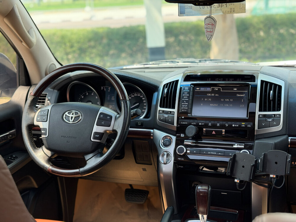 Toyota Land Cruiser VXR Premium - 10