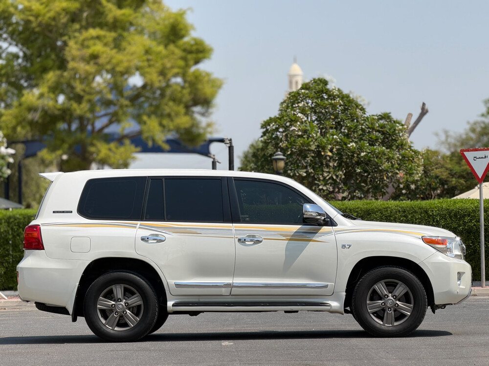 Toyota Land Cruiser VXR Premium - 2