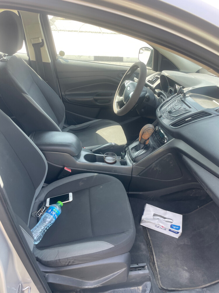 A very clean Ford Escape. - 9