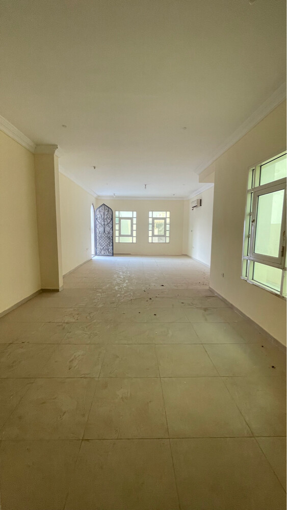 فلتين موظفات بام صلال على - 3
