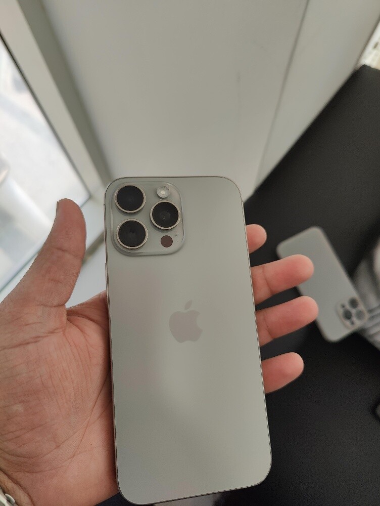 iphone 16 pro max - 1