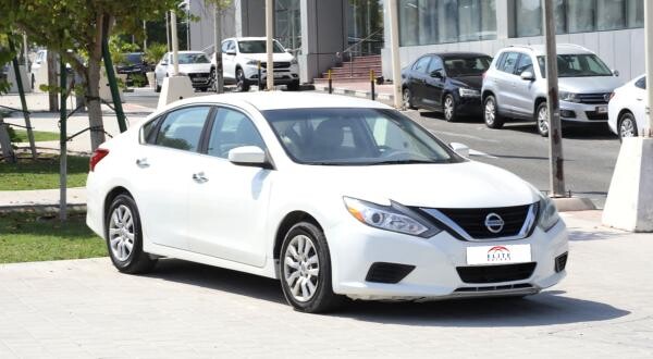 Nissan Altima  - S - 2017 - 3