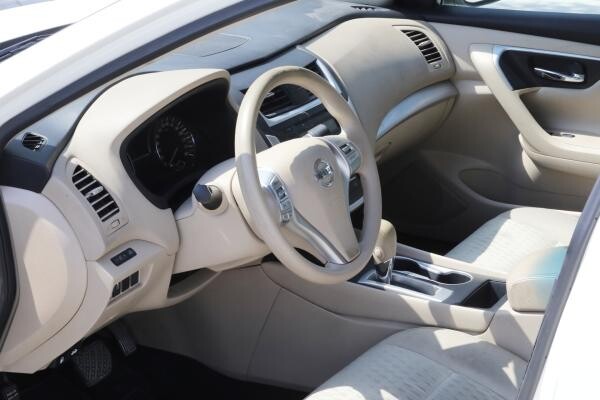 Nissan Altima  - S - 2017 - 9