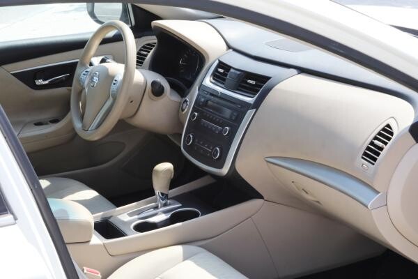 Nissan Altima  - S - 2017 - 10