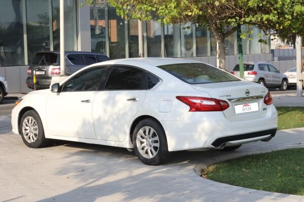 Nissan Altima  - S -  2017 - 5