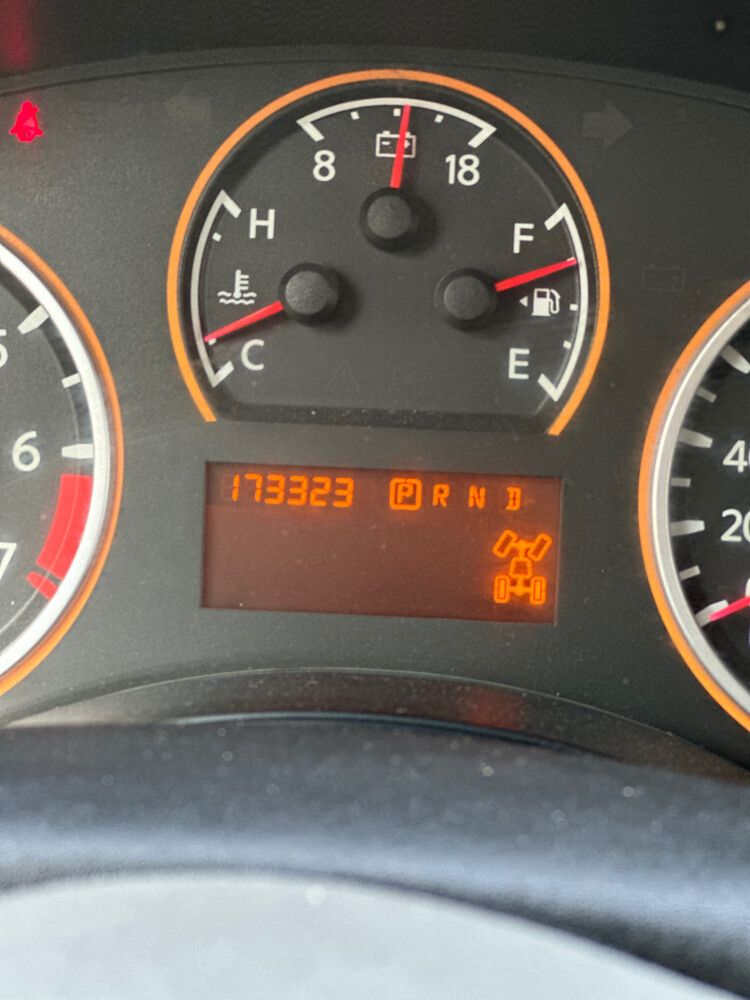 Nissan armada excellent condition  - 2