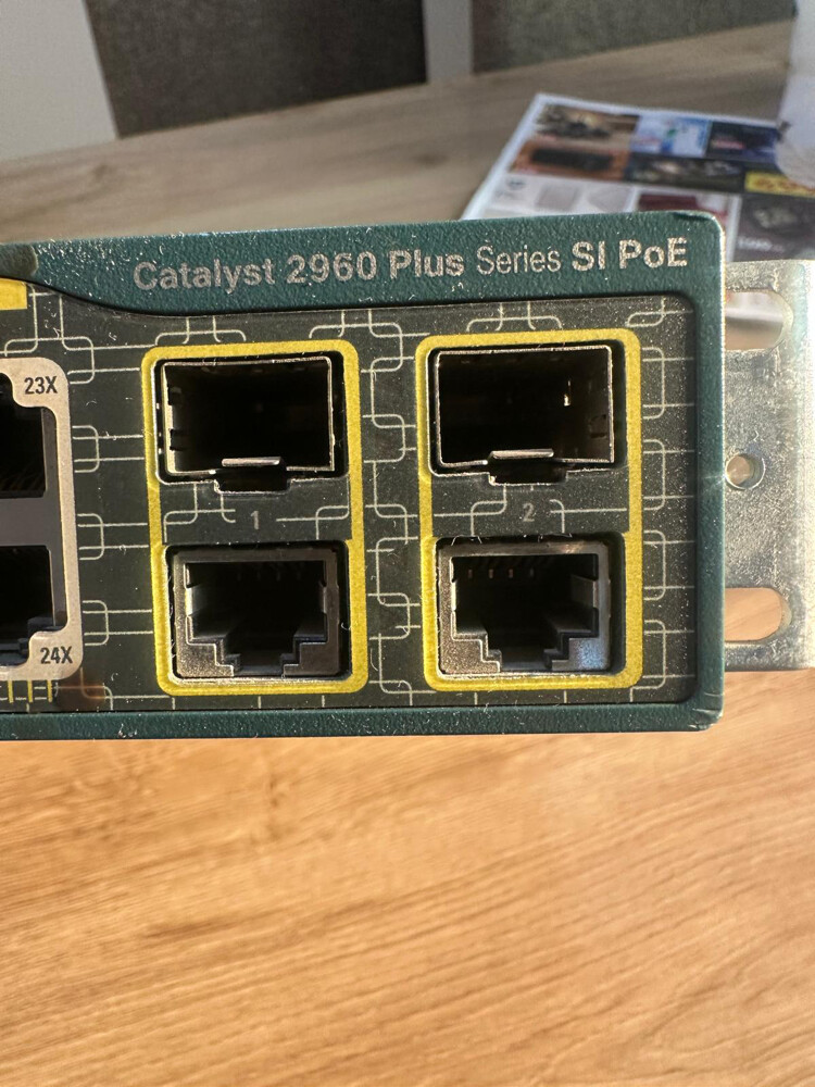 Cisco Catalyst 2960 Plus PoE - 1