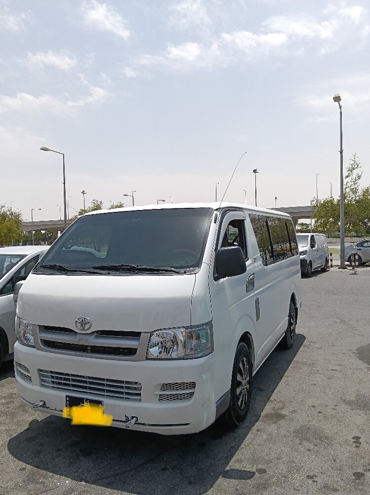 Toyota hiace bus - 1